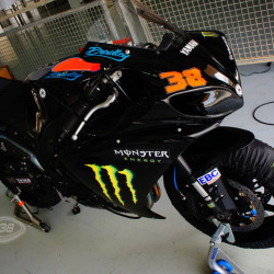 <p>Various images of Bradley advising local riders&nbsp;<span>at the Bahrain International Circuit where he has been riding a specially prepared Yamaha R1 road bike by Pete Beale Racing.</span></p>
<p>Photos courtesy of&nbsp;<strong>&copy;Julia Oakley </strong>and<strong>&nbsp;<strong>&copy;</strong><span>Yusuf Mohammed</span></strong></p>