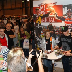 <p><span>Images from Motorcycle Live</span><span>,&nbsp;</span><span>where Bradley undertook signing sessions for his personal sponsors Shoei, Oxford Products, and Yamaha. He was also part of the GP Clinic with&nbsp;</span>Sam Lowes and Jeremey McWilliams hosted by James Whitham.</p>
<p>Photos courtesy of&nbsp;<strong>&copy;Bonnie Lane </strong>&amp;<strong> <strong>&copy;</strong>MCN</strong></p>