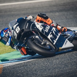 <p>Photos courtesy of <strong>KTM Factory Racing - ©Romero S</strong></p>