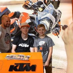 <p>Bradley Smith at MotorcycleLIVE with KTM UK<br>Photos courtesy of <strong>©MotorcycleLIVE</strong></p>