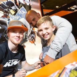 <p>Bradley Smith at MotorcycleLIVE with KTM UK<br>Photos courtesy of <strong>©MotorcycleLIVE</strong></p>