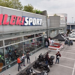 <p>​Ixon ambasador Bradley Smith had the opportunity to meet his Italian fans recently at the Valeri Sport Show in the town of Cornuda near Treviso.<br><br>Photos courtesy of <strong>©Ixon</strong><br></p>