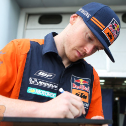 <p>Images taken by you, the fans!
	<br>Please email any photos you've taken of Bradley to <a href="mailto:contact@bradleysmith38.com">contact@bradleysmith38.com</a>
	<br>
	<br>Photos courtesy of<strong>&nbsp;</strong><strong>©David Axtell, <strong>©</strong>Saki<span>&nbsp;</span>Nagano, <strong>©</strong>VI Chuili</strong>
</p>