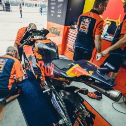 <p>Photos courtesy of<span>&nbsp;</span><strong>Red Bull KTM Factory Racing -&nbsp;</strong><strong>©Gold and Goose /&nbsp;</strong><strong>©Sebas Romero</strong></p>