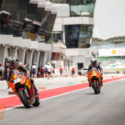 <p>Photos courtesy of<span>&nbsp;</span><strong>Red Bull KTM Factory Racing - <strong>©</strong>Gold and Goose</strong>
</p>