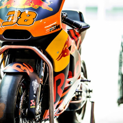 <p>Photos courtesy of <strong>Red Bull KTM Factory Racing - ©Gold and Goose / <strong>©</strong>Marcin Kin</strong>
</p>