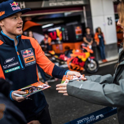 <p>Photos courtesy of <strong>Red Bull KTM Factory Racing - ©Gold and Goose / <strong>©</strong>Marcin Kin</strong>
</p>
