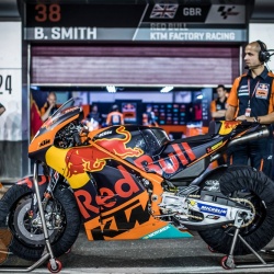 <p>Photos courtesy of <strong>Red Bull KTM Factory Racing - ©Gold and Goose / <strong>©</strong>Marcin Kin</strong>
</p>