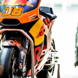 <p>Photos courtesy of <strong>Red Bull KTM Factory Racing - ©Gold and Goose / <strong>©</strong>Marcin Kin</strong>
</p>