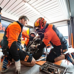 <p>Photos courtesy of<span>&nbsp;</span><strong>Red Bull KTM Factory Racing -&nbsp;</strong><strong>©<strong>Gold and Goose</strong></strong>
</p>