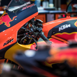 <p>Photos courtesy of<span>&nbsp;</span><strong>KTM Factory Racing - <strong>©Philip Platzer</strong></strong>
</p>