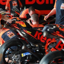 <p>Photos courtesy of<span>&nbsp;</span><strong>KTM Factory Racing - <strong>©Gold and Goose</strong></strong>
</p>