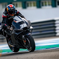 <p>Photos courtesy of<span>&nbsp;<strong>©</strong></span><strong>Aprilia Racing Team Gresini</strong></p>